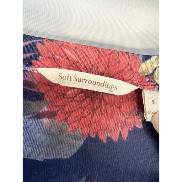 Soft Surroundings Women’s Blue Floral Stretch V Neck Blouse Tunic Size Small - Picture 3 of 4